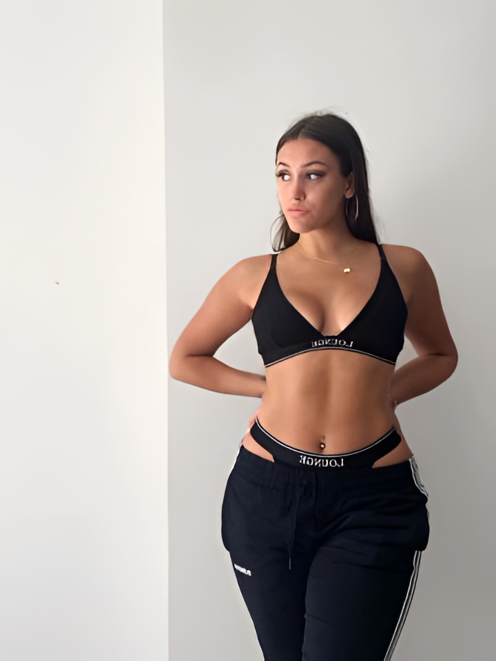 Агата привлекальеная девушка из Зеленогорска цена от 1500 руб