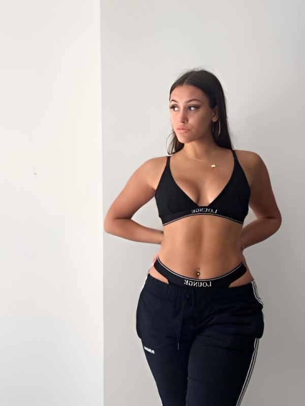 Агата привлекательная девушка из Зеленогорска цена от 1500 руб