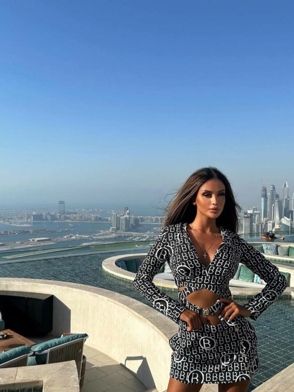 Дина привлекательная девушка из Зеленогорска цена от 3500 руб