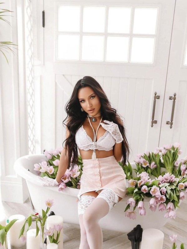 Оксана привлекательная девушка из Зеленогорска цена от 6000 руб